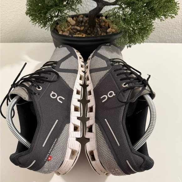 On cloud 5 Men's Black and White Athletic Shoes - Picture 5 of 10